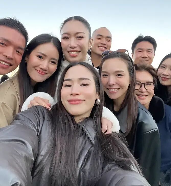 热搜第一!霍启刚弟弟霍启仁在玉龙雪山举办婚礼!新娘为泰国华裔!二人已相恋5年!霍震霆、朱玲玲同框送祝福(组图) - 5