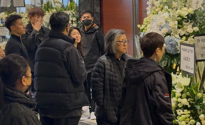 许绍雄出殡众星相送，78岁林子祥双眼含泪，佘诗曼哭着脸奔赴灵堂（组图） - 15