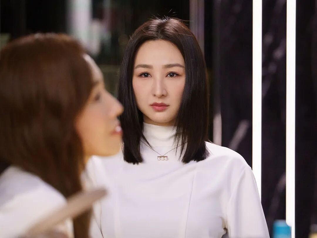 【时尚】从百元到大牌,《新闻女王2》的职场穿搭,每种预算都能找到参考(组图) - 50
