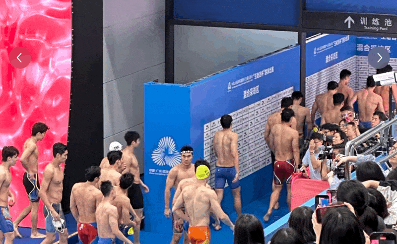 拥有16块腹肌的“最帅双胞胎”爆火,一夜登上广州必吃榜(组图) - 3