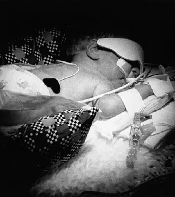 全球首例全部存活的七胞胎28岁了!出生就获赠大房子+免费上学,现在都咋样了?(组图) - 8