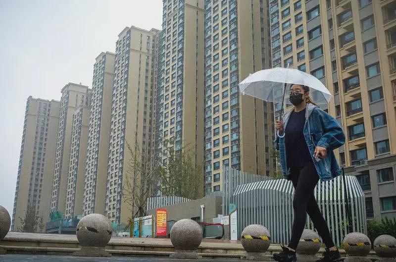 中国房价10月再崩！民众：房子变钱难如登天（图） - 1