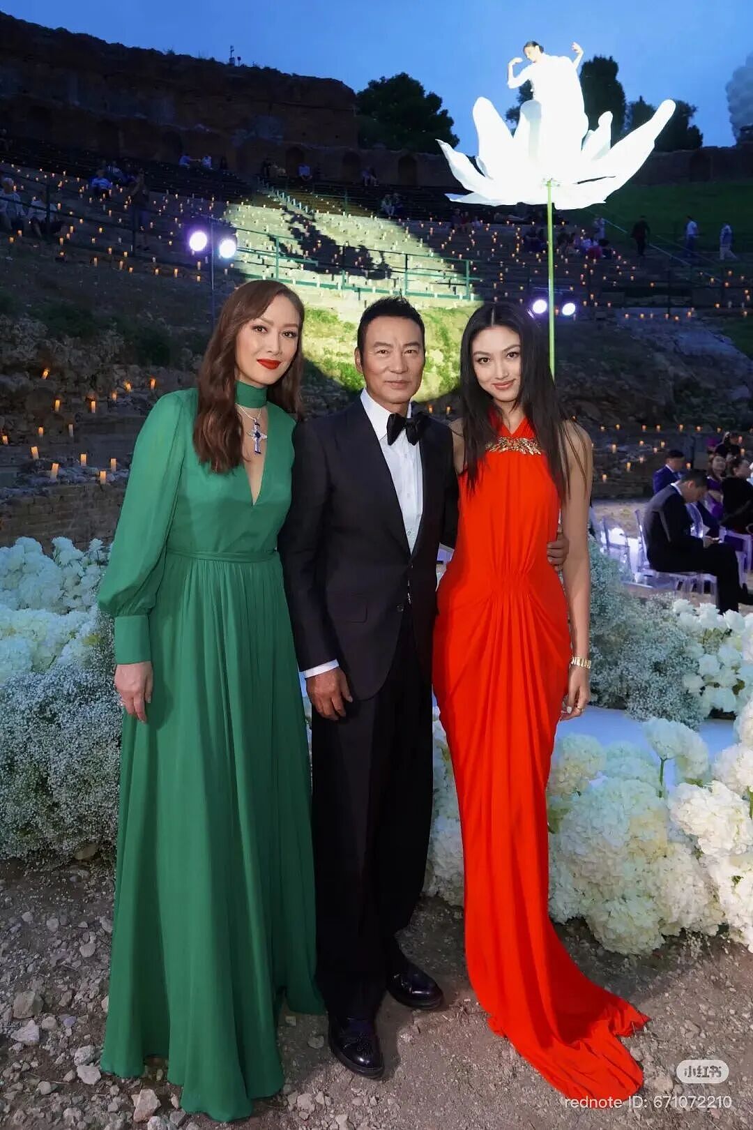 顶级震撼!中国顶级豪门千金刷屏全网!包下意大利古剧场当婚礼现场,Elie Saab私定婚纱加身,明星嘉宾组团撑场(组图) - 17