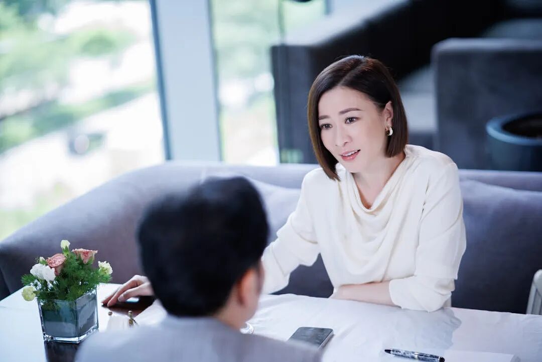 【时尚】从百元到大牌,《新闻女王2》的职场穿搭,每种预算都能找到参考(组图) - 36