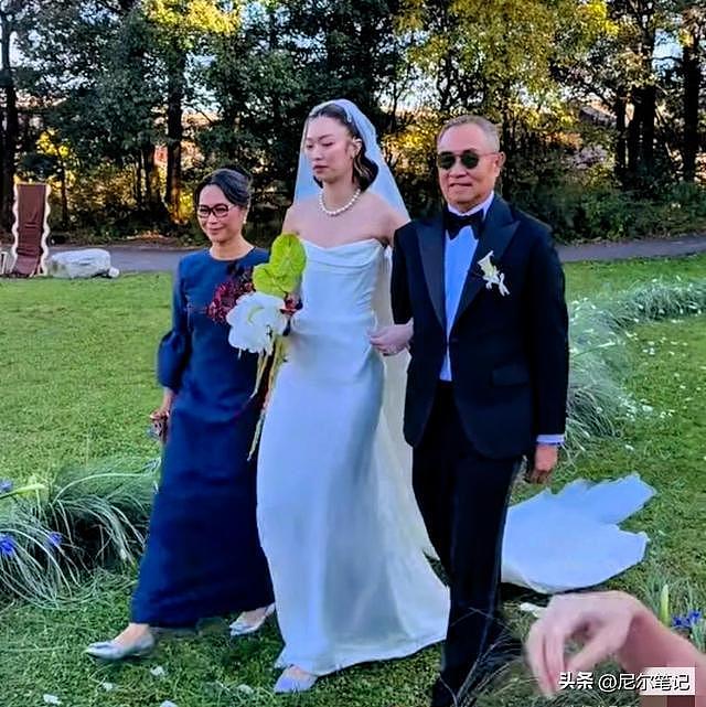 霍启仁婚礼现场曝光：新娘五官神似婆婆朱玲玲，小腹隆起孕相明显（组图） - 12