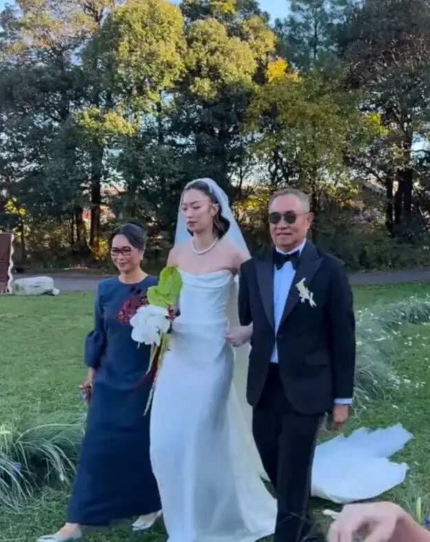 热搜第一!霍启刚弟弟霍启仁在玉龙雪山举办婚礼!新娘为泰国华裔!二人已相恋5年!霍震霆、朱玲玲同框送祝福(组图) - 2