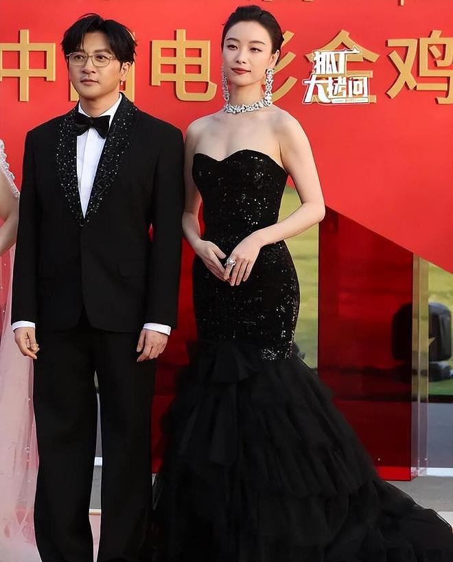 金鸡奖红毯这一夜，50岁蒋勤勤秒了内娱一堆排骨精（组图） - 9