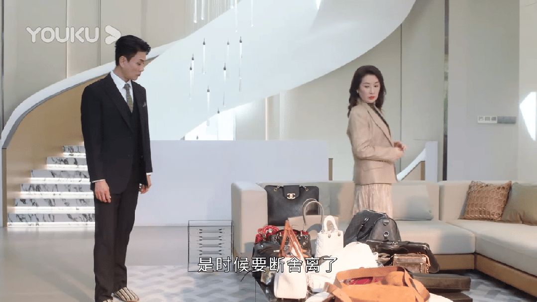 【时尚】从百元到大牌,《新闻女王2》的职场穿搭,每种预算都能找到参考(组图) - 18