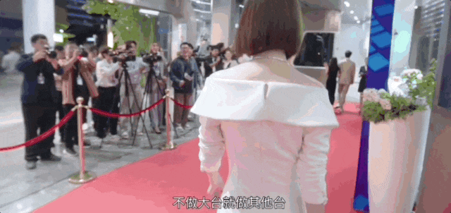 50岁佘诗曼未婚独居：没有爱情，但有很多很多钱（组图） - 2
