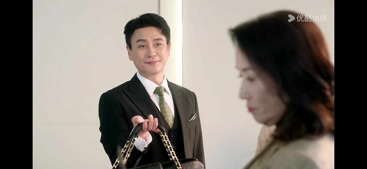【时尚】从百元到大牌,《新闻女王2》的职场穿搭,每种预算都能找到参考(组图) - 21