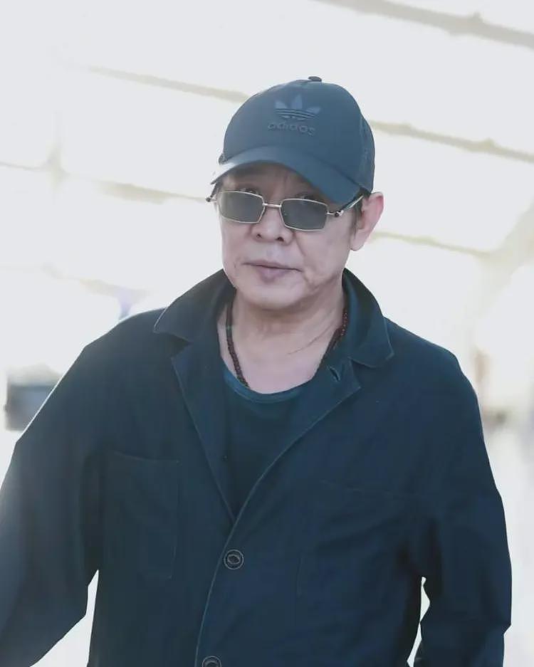 李连杰“返老还童”，李嘉诚也被拔萝卜，疑8年前就已接种干细胞（组图） - 1