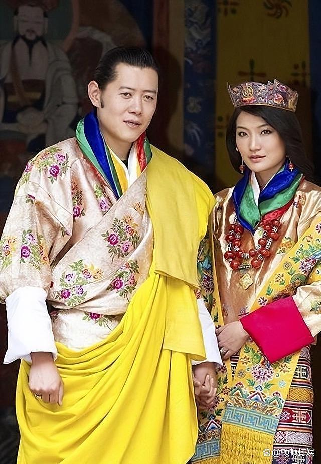 不丹王室2岁小公主亮相,大眼睛撒娇甜化人心,黄金发箍引人注目(组图) - 5