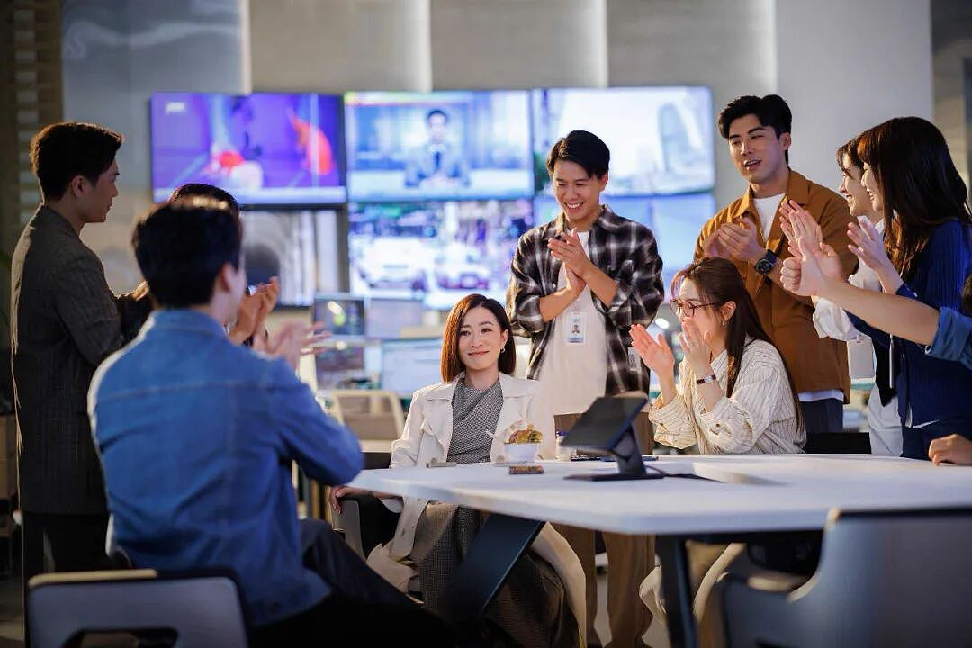 【时尚】从百元到大牌,《新闻女王2》的职场穿搭,每种预算都能找到参考(组图) - 87