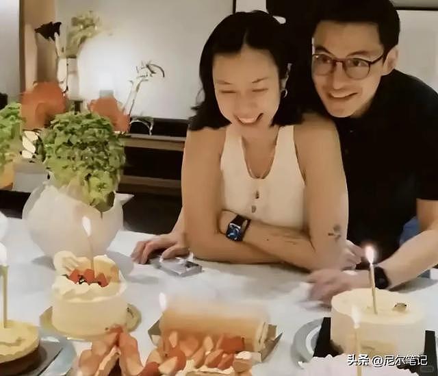 霍启仁婚礼现场曝光：新娘五官神似婆婆朱玲玲，小腹隆起孕相明显（组图） - 3
