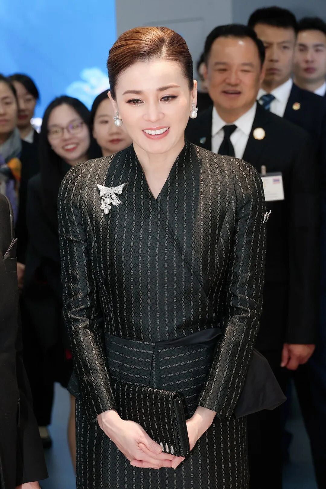 泰王访华，王后气场成焦点！这才是东方优雅天花板，网友追着学穿搭（组图） - 18