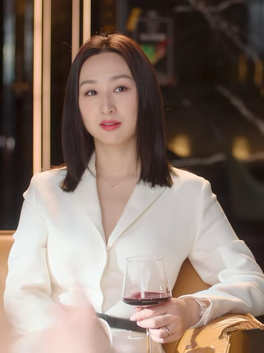 【时尚】从百元到大牌,《新闻女王2》的职场穿搭,每种预算都能找到参考(组图) - 57