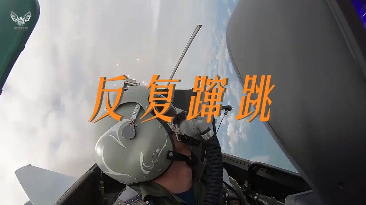 解放军南部战区发《敌人你们都别太狂》MV!歌词放话:最好乖乖举手投降(视频/组图) - 3
