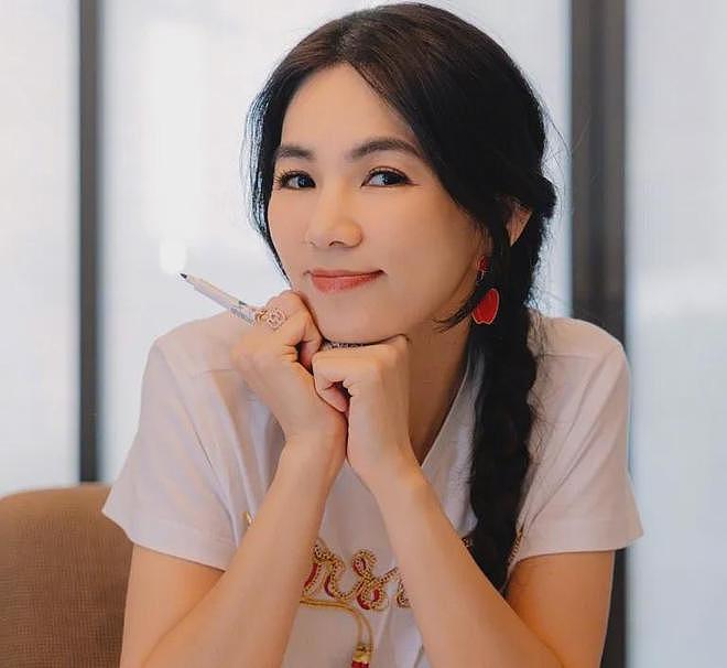 Ella陈嘉桦立场遭质疑,开演唱会上综艺狂捞金,关键时刻从不表态(组图) - 3