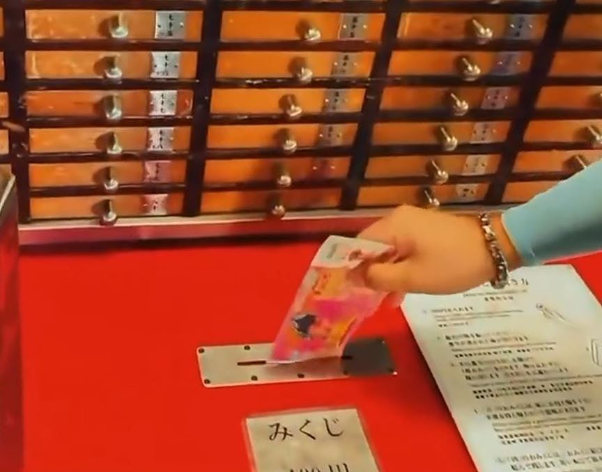 中国游客东京浅草寺入阴司纸求签，称日本祝福不到中国人惹议（组图） - 4