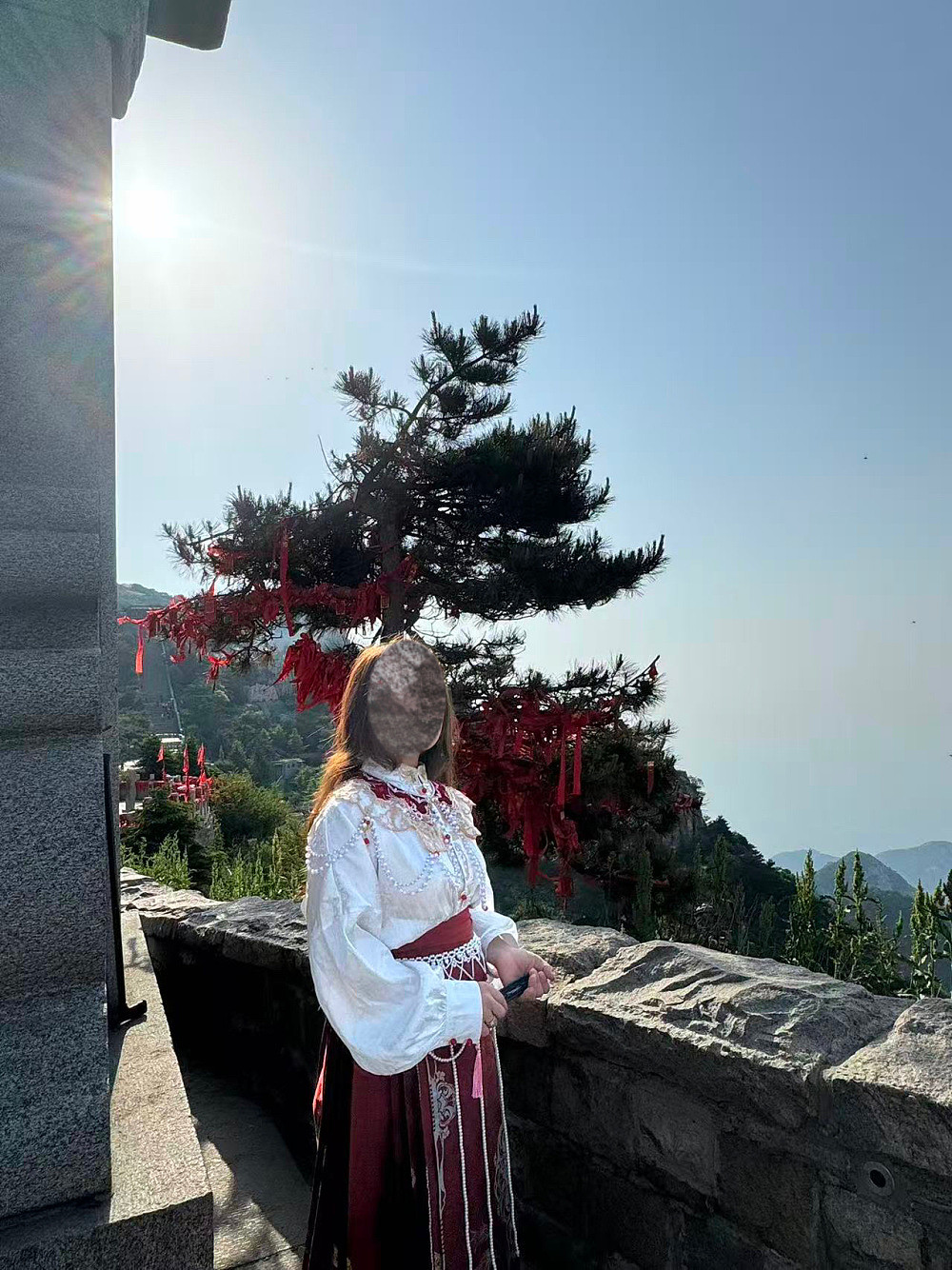陪嫁存款单和金条假的，奔驰车租的，岳父岳母找人演的，35岁骗婚女子被控重婚诈骗受审（组图） - 2