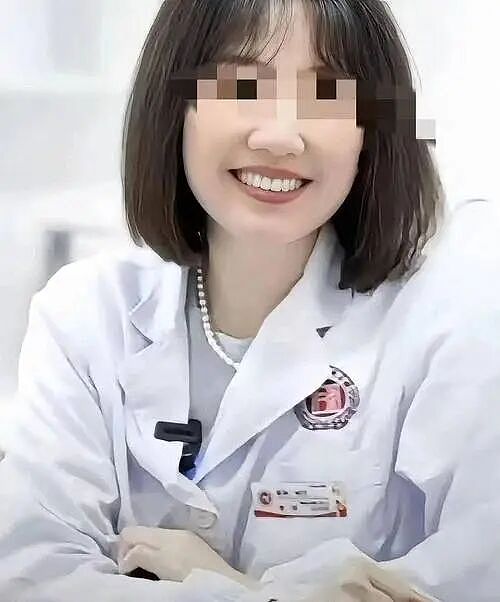 2000万身价丈夫被举报劈腿老小三，2人被抓拍车内接吻原配也太惨了（组图） - 12