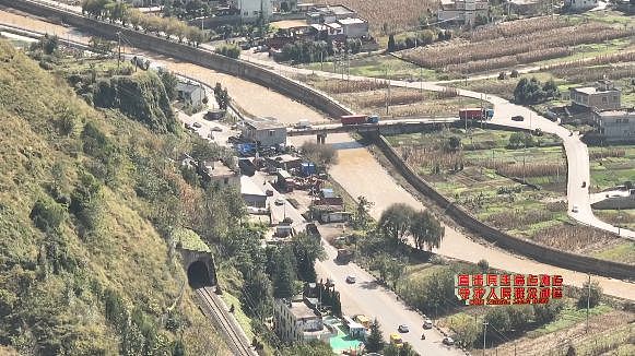 贵州一危桥被拆，百余名学生过河上学成难题，村民众筹搭便桥，钱有了为何迟迟不动工？（组图） - 7