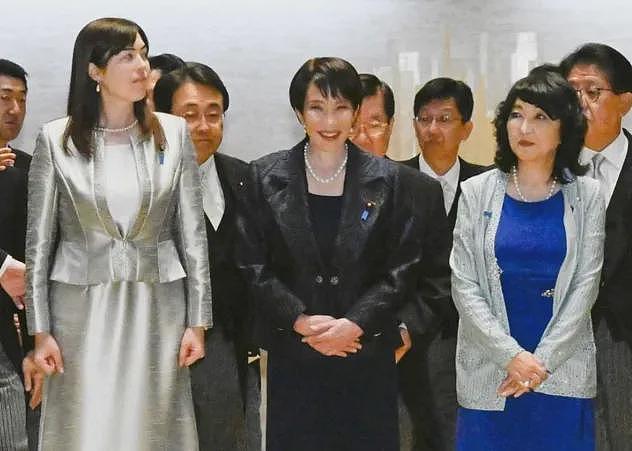 42岁日美混血女加入日本内阁，1.8米模特身材爆火，自称对金钱和男人不感兴趣！（组图） - 4