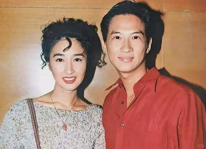 张家辉夫妻香港吃路边摊，61岁关咏荷皮肉松垮，脸上老年斑太抢镜（组图） - 8