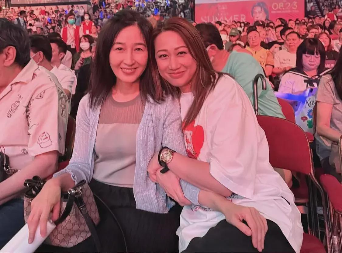 张家辉夫妻香港吃路边摊，61岁关咏荷皮肉松垮，脸上老年斑太抢镜（组图） - 20