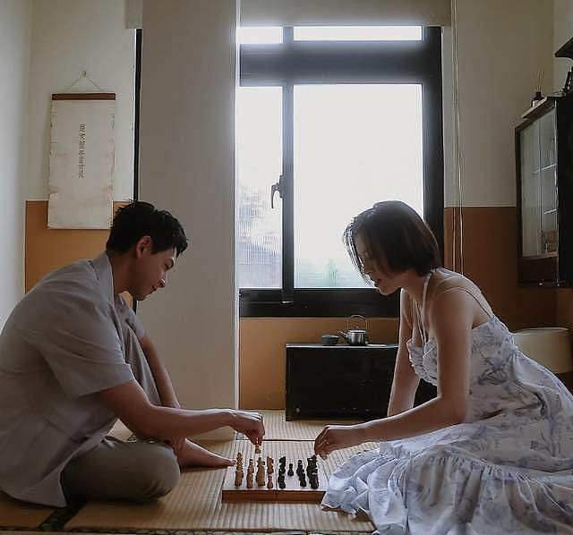 “阿奴”刘品言官宣生女！婚戒套宝宝大脚趾上，产后模样好憔悴（组图） - 7