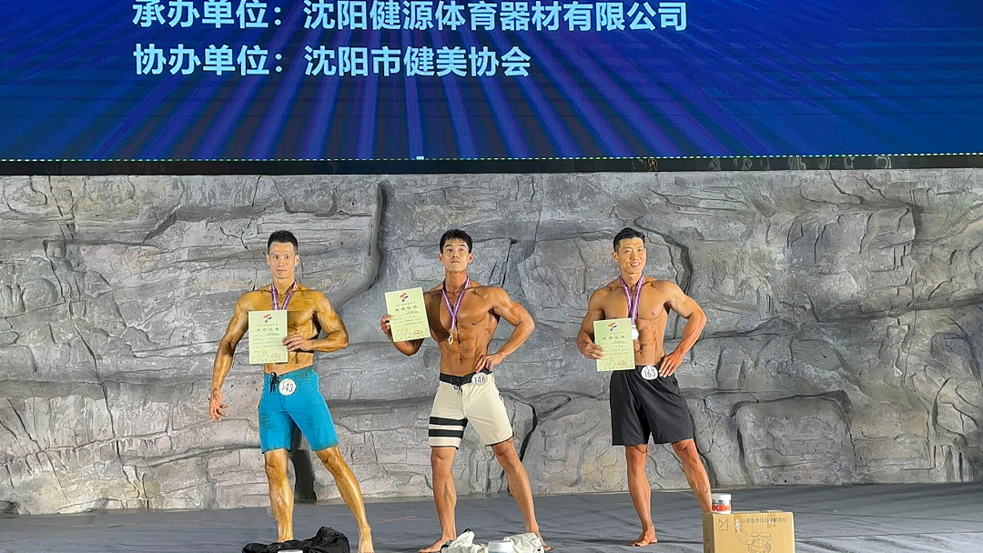 【帅哥】黑皮大肌，会健身也会滑雪（组图） - 11