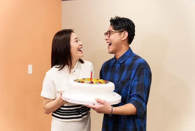“阿奴”刘品言官宣生女！婚戒套宝宝大脚趾上，产后模样好憔悴（组图） - 8