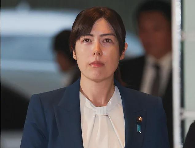 42岁日美混血女加入日本内阁，1.8米模特身材爆火，自称对金钱和男人不感兴趣！（组图） - 15