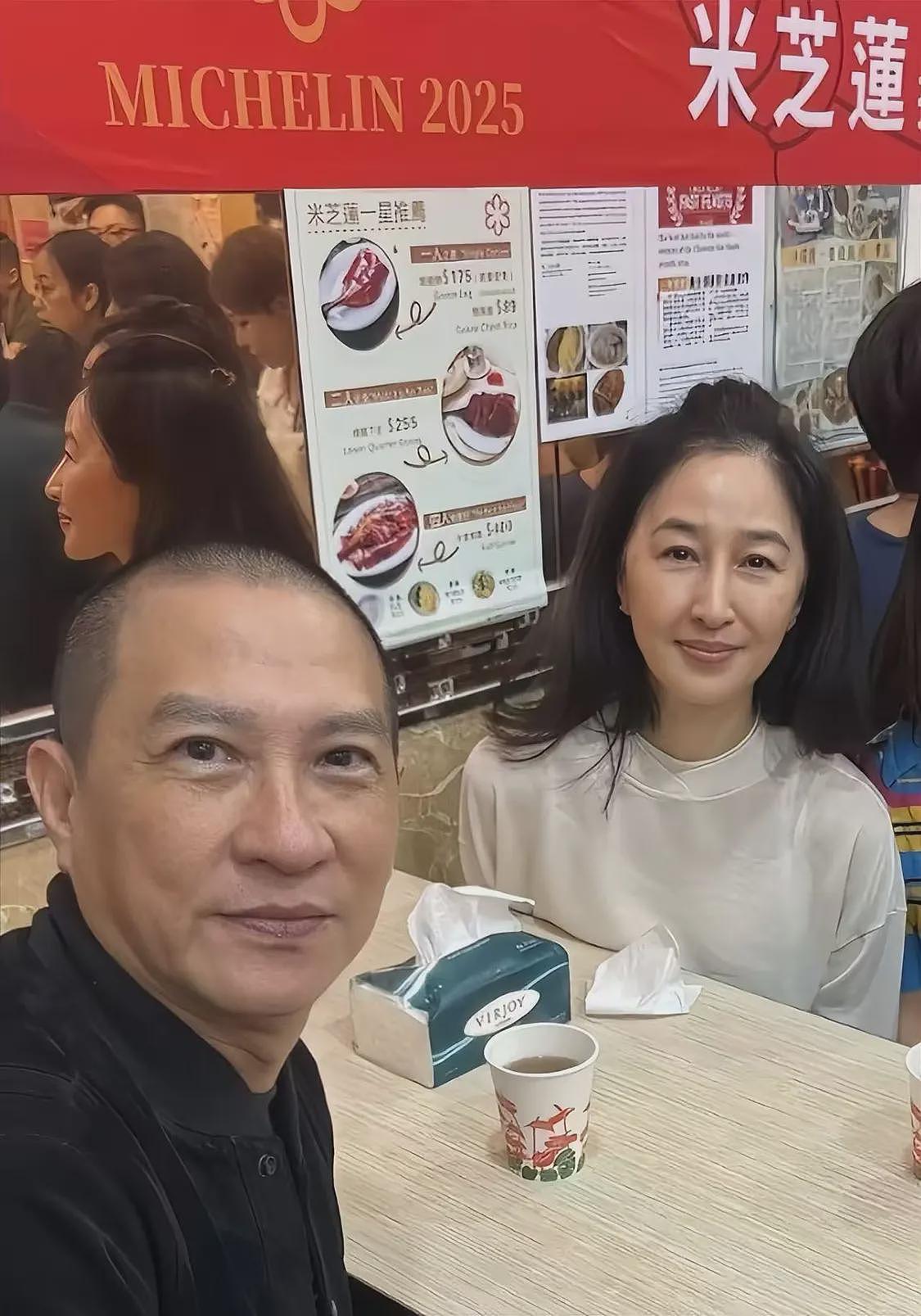 张家辉夫妻香港吃路边摊，61岁关咏荷皮肉松垮，脸上老年斑太抢镜（组图） - 17