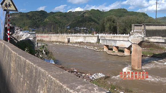 贵州一危桥被拆，百余名学生过河上学成难题，村民众筹搭便桥，钱有了为何迟迟不动工？（组图） - 4