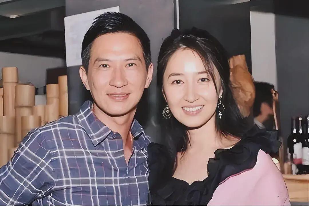 张家辉夫妻香港吃路边摊，61岁关咏荷皮肉松垮，脸上老年斑太抢镜（组图） - 27