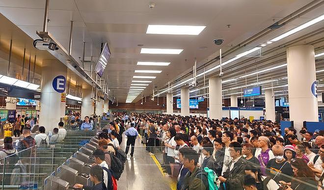 几十万香港人到广东买社保医保!参保人:月交898元,退休后领4年就能回本(组图) - 2