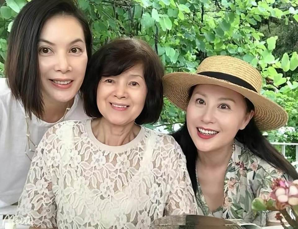 香港知名女星觅第二春，未婚生女当单亲妈妈多年，惨遭律师前任家暴（组图） - 9