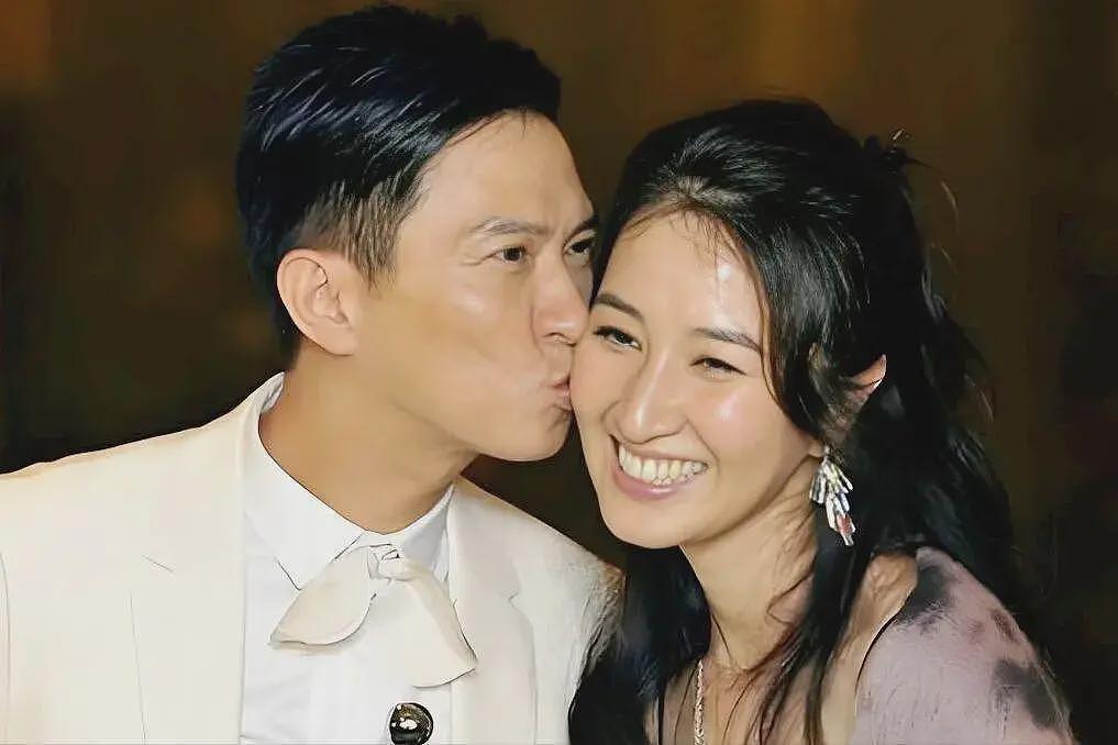 张家辉夫妻香港吃路边摊，61岁关咏荷皮肉松垮，脸上老年斑太抢镜（组图） - 26