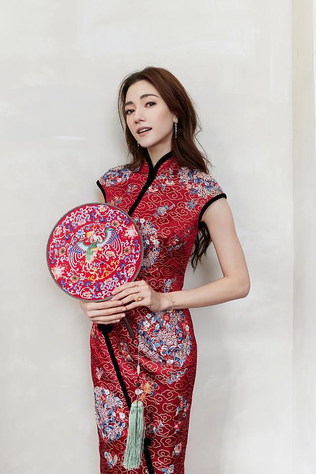 霍启山疑与娜然交往，在弟弟婚礼上如影随形，女方曾签约男方公司（组图） - 11