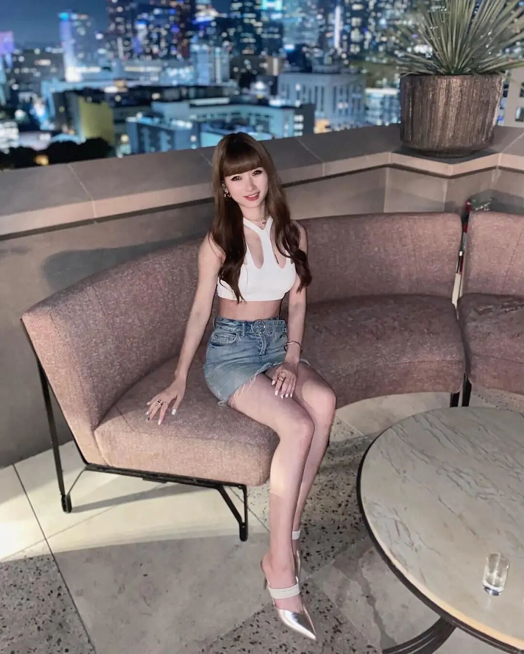 华裔女子佯装豪门名媛硬闯纽约上流圈！骗吃骗喝被揭穿撒泼卖疯，网友：真影后（组图） - 2