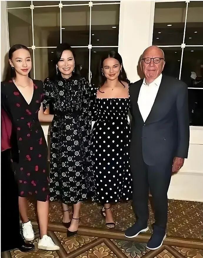 邓文迪又升咖了！女儿长成翻版可儿，打赢继承之战名媛气场拉满…（组图） - 16