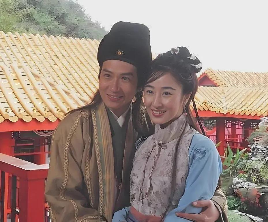 张家辉夫妻香港吃路边摊，61岁关咏荷皮肉松垮，脸上老年斑太抢镜（组图） - 2