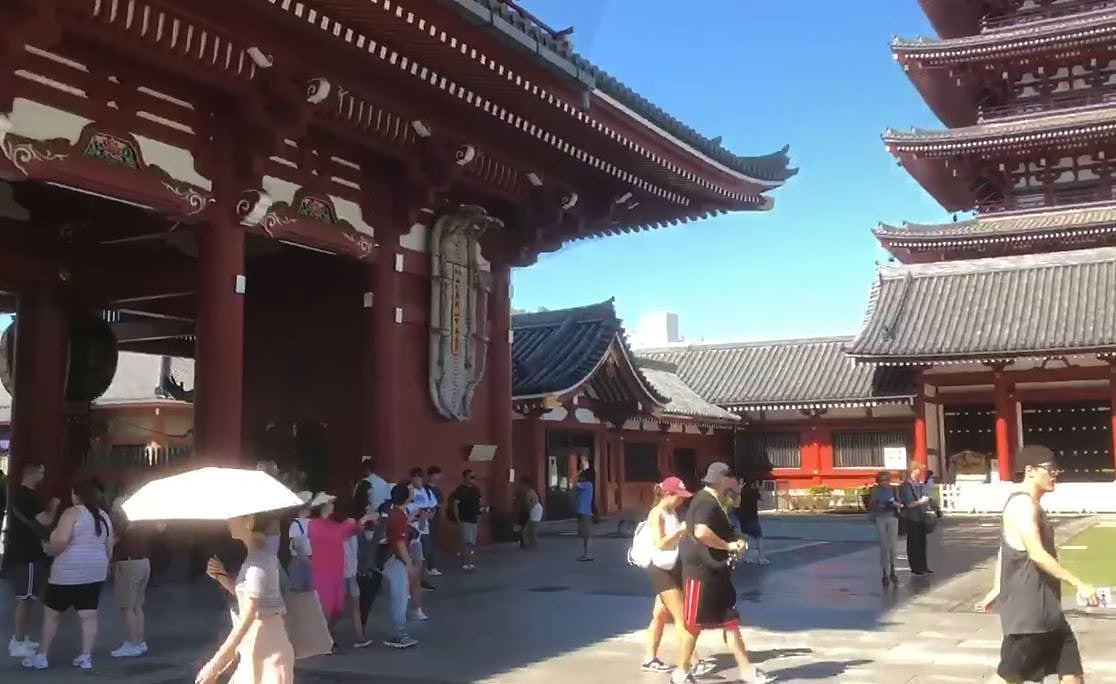 中国游客东京浅草寺入阴司纸求签，称日本祝福不到中国人惹议（组图） - 1