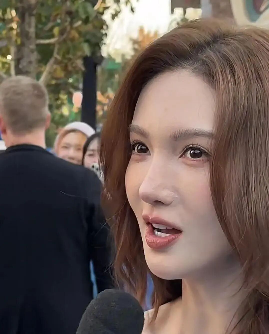 金晨怼脸拍鼻翼疤痕明显，妆浓到卡粉都遮不住，网友劝她收手（组图） - 7