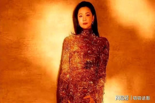没想到！55岁丁克了一辈子的咏梅，如今凭一个举动实现了口碑暴涨（组图） - 1