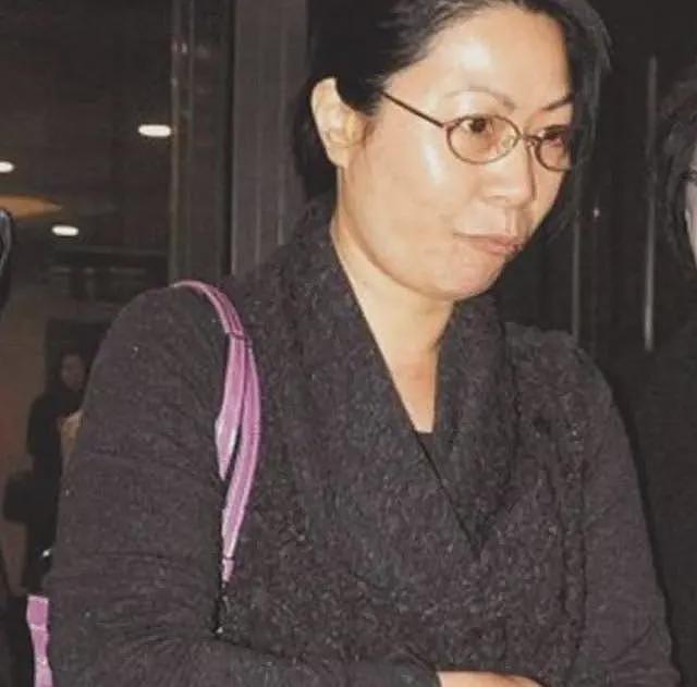 香港富豪去世,10亿遗产全归小三!为何原配9个子女一分没有?(组图) - 13