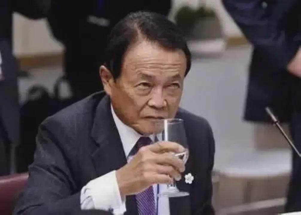插裤兜，非常罕见的送别动作！日方接受吗（组图） - 5