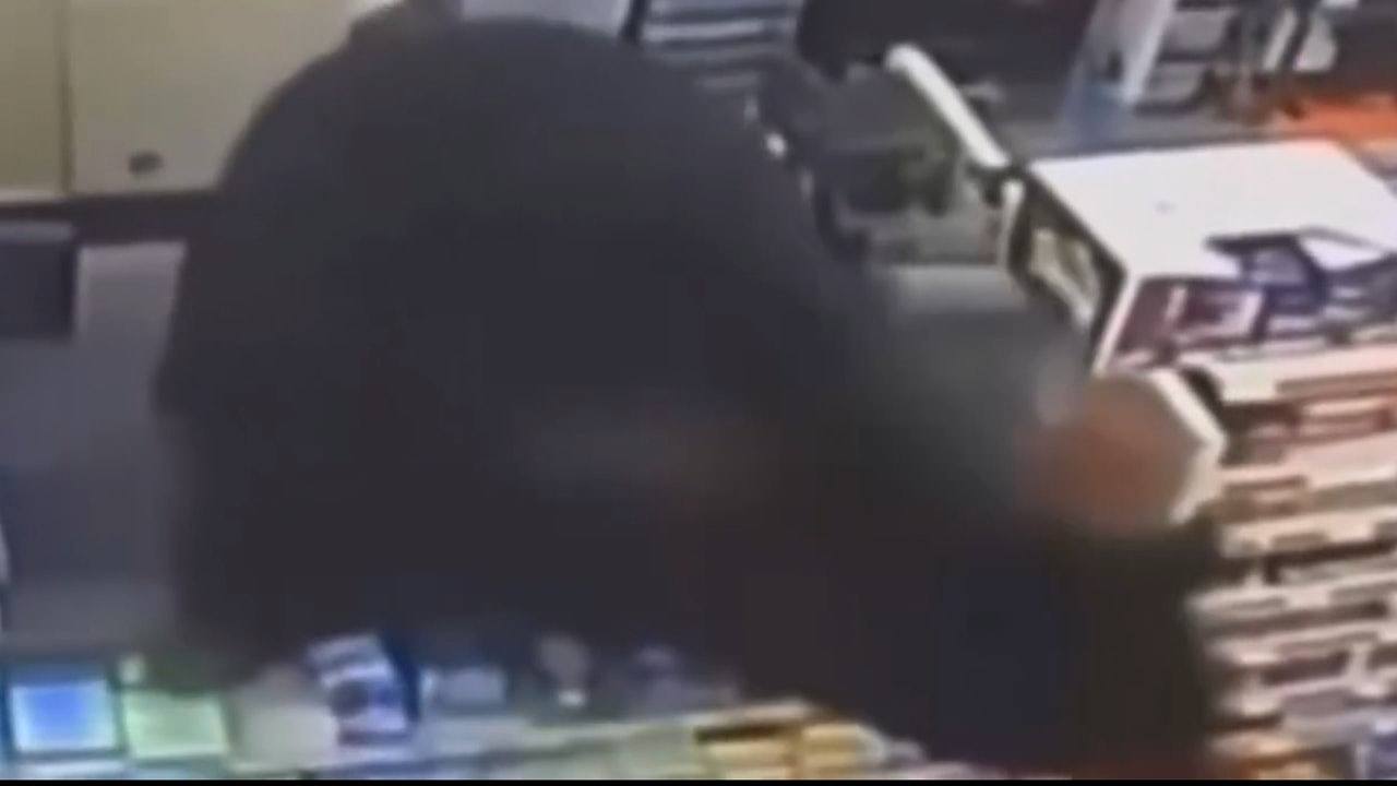 美国男童遭熊狂追,躲便利店“捉迷藏”脱身:以为要被吃掉(视频/组图) - 1