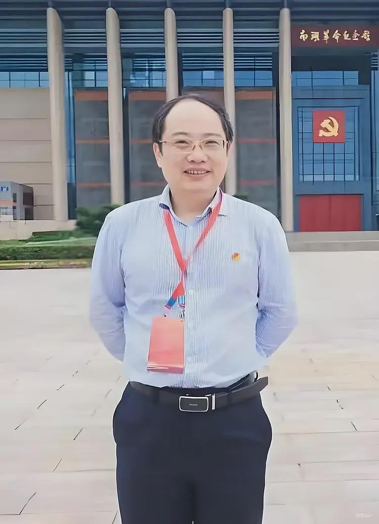 触目惊心！高中学历冒充院士，30年履历全造假，已被带走调查（组图） - 1